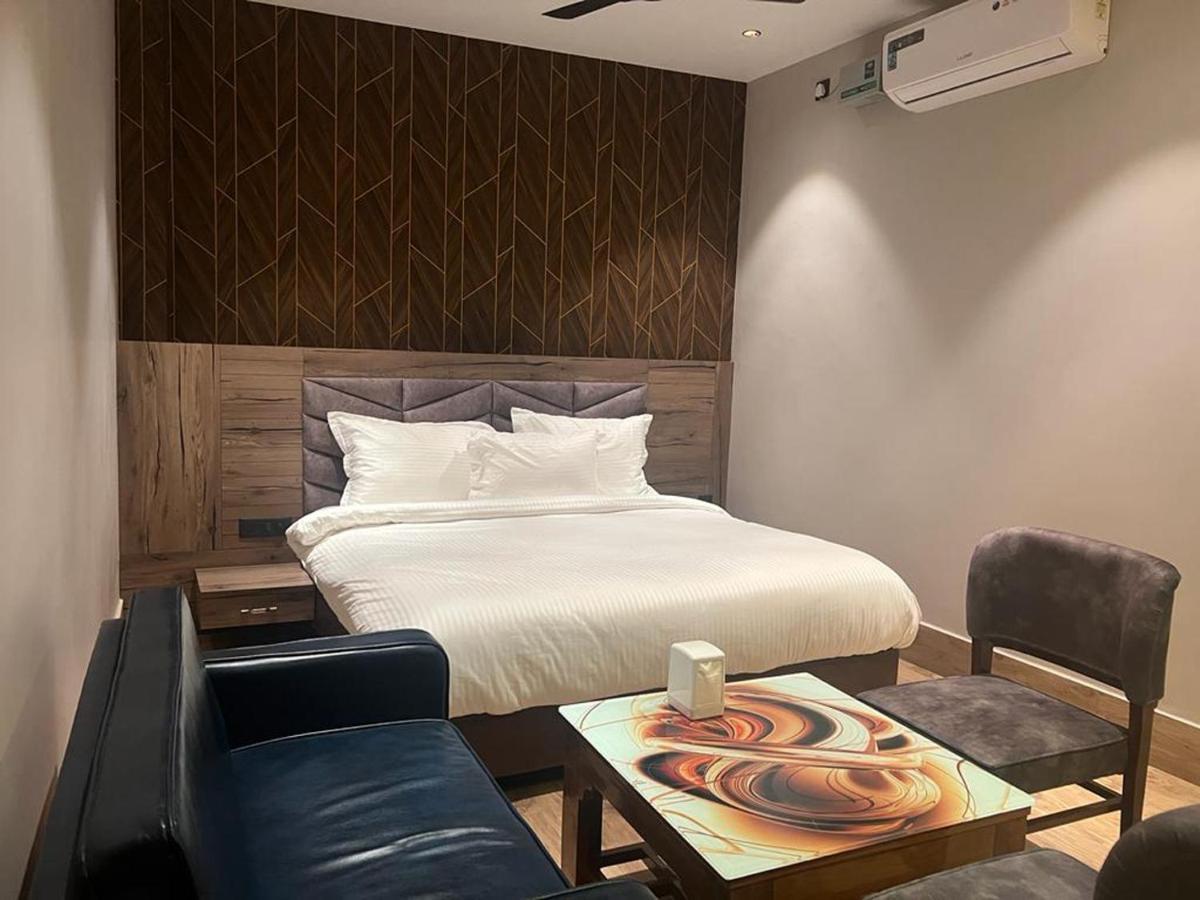Hotel Ventures Inn Амритсар Екстериор снимка