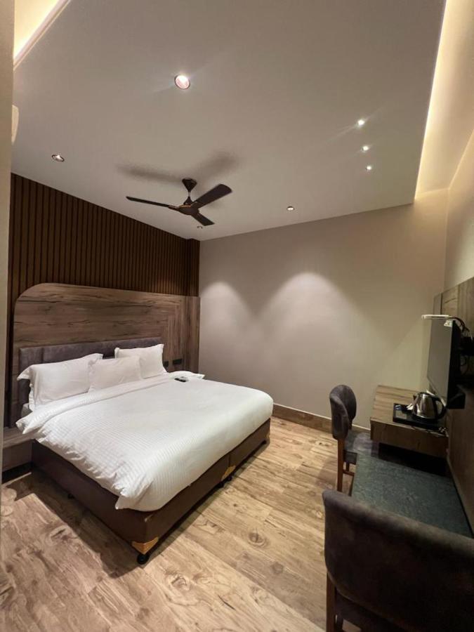 Hotel Ventures Inn Амритсар Екстериор снимка